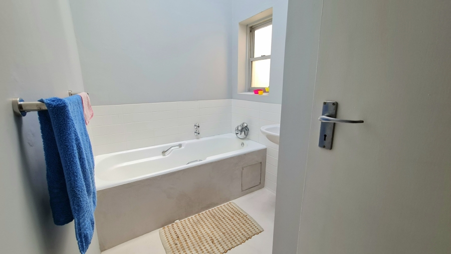 4 Bedroom Property for Sale in Lookout Beach Western Cape